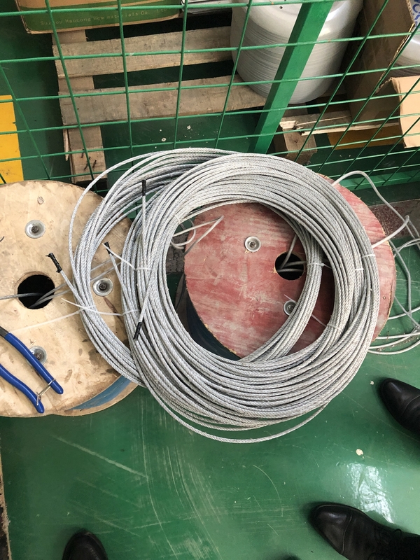 13 ফুট HVLS বড় ইন্ডাস্ট্রিয়াল সিলিং ফ্যান সঙ্গে 3 ফলক ছাদ ইনস্টলেশন 220V