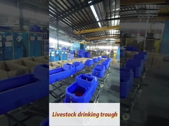 স্ট্রং 300mm উচ্চতা ভারী দায়িত্ব পলিথিলিন নীল প্রবাহ হার সঙ্গে পশুপালন জল ট্যাংক